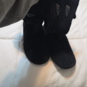 BearPaw Black Knit Boots with Toggle Accents Size 9